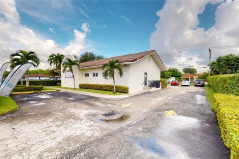 Commercial property in Hialeah, Florida № 1867902 - photo 3