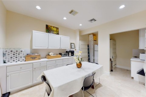 Commercial property in Hialeah, Florida № 1867902 - photo 22