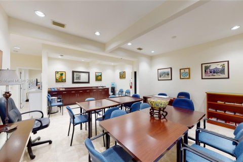Commercial property in Hialeah, Florida № 1867902 - photo 19