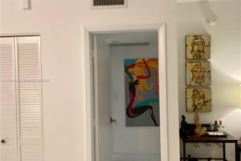Condominio en venta en Miami Beach, Florida, 2 dormitorios, 110.55 m2 № 1713096 - foto 10