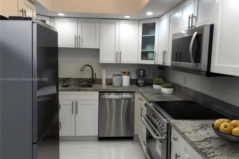 Condominio en venta en Miami Beach, Florida, 2 dormitorios, 110.55 m2 № 1713096 - foto 9