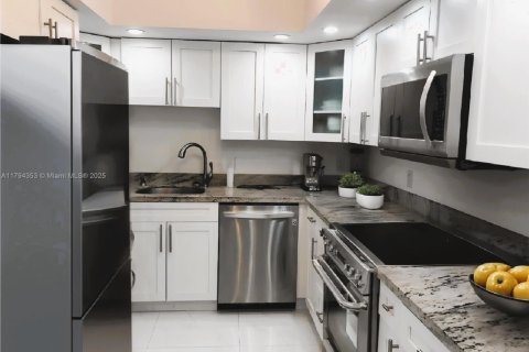 Condominio en venta en Miami Beach, Florida, 2 dormitorios, 110.55 m2 № 1713096 - foto 1