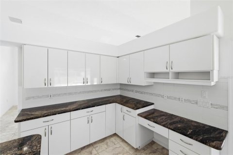 Купить виллу или дом в Ротонда, Флорида 8 комнат, 191.1м2, № 2147524 - фото 25