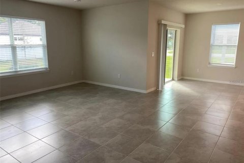 House in SUMMERS CAY in Thonotosassa, Florida 3 bedrooms, 171.31 sq.m. № 2198464 - photo 8