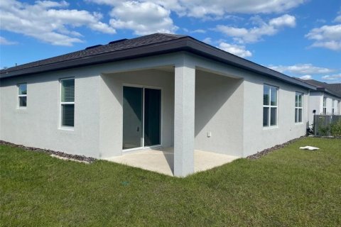 House in SUMMERS CAY in Thonotosassa, Florida 3 bedrooms, 171.31 sq.m. № 2198464 - photo 3