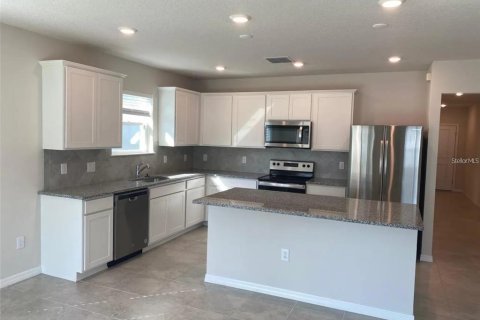 House in SUMMERS CAY in Thonotosassa, Florida 3 bedrooms, 171.31 sq.m. № 2198464 - photo 7