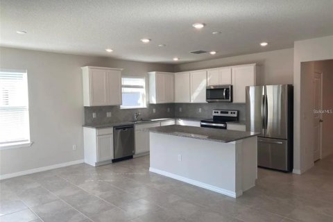 House in SUMMERS CAY in Thonotosassa, Florida 3 bedrooms, 171.31 sq.m. № 2198464 - photo 5