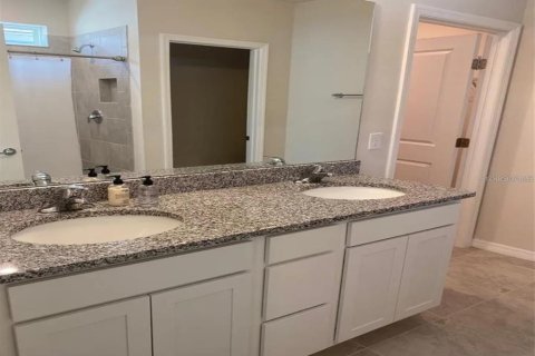 House in SUMMERS CAY in Thonotosassa, Florida 3 bedrooms, 171.31 sq.m. № 2198464 - photo 13