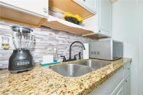 Купить кондоминиум в Форт Майерс, Флорида 1 спальня, 78.04м2, № 2003361 - фото 12