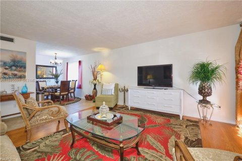 Купить кондоминиум в Форт Майерс, Флорида 1 спальня, 78.04м2, № 2003361 - фото 28