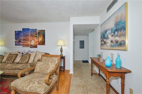 Купить кондоминиум в Форт Майерс, Флорида 1 спальня, 78.04м2, № 2003361 - фото 16