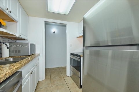 Купить кондоминиум в Форт Майерс, Флорида 1 спальня, 78.04м2, № 2003361 - фото 11