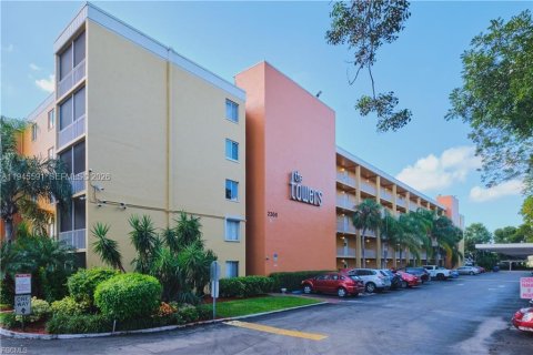 Кондоминиум с 1 спальней в Форт Майерс, Флорида № 2003361