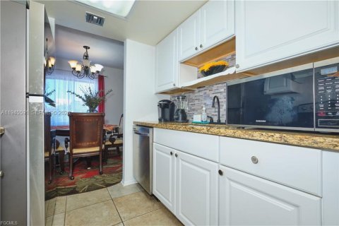 Купить кондоминиум в Форт Майерс, Флорида 1 спальня, 78.04м2, № 2003361 - фото 8