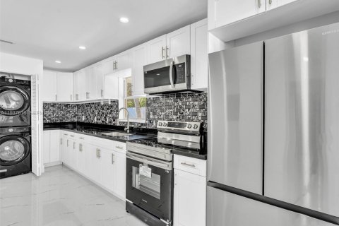 Villa ou maison à louer à Miami, Floride: 3 chambres, 144.37 m2 № 1995527 - photo 14