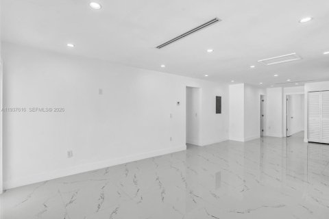 Villa ou maison à louer à Miami, Floride: 3 chambres, 144.37 m2 № 1995527 - photo 16