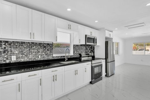 Villa ou maison à louer à Miami, Floride: 3 chambres, 144.37 m2 № 1995527 - photo 12