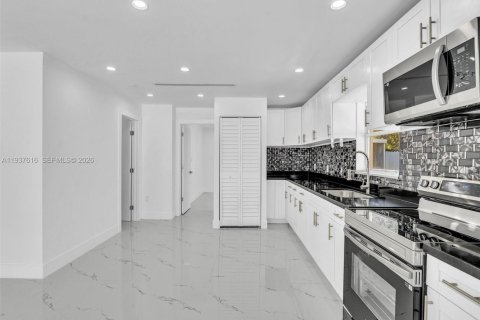 Villa ou maison à louer à Miami, Floride: 3 chambres, 144.37 m2 № 1995527 - photo 9