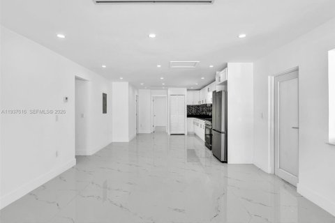 Villa ou maison à louer à Miami, Floride: 3 chambres, 144.37 m2 № 1995527 - photo 3