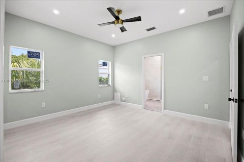 House in West Palm Beach, Florida 4 bedrooms, 177.54 sq.m. № 1774351 - photo 27