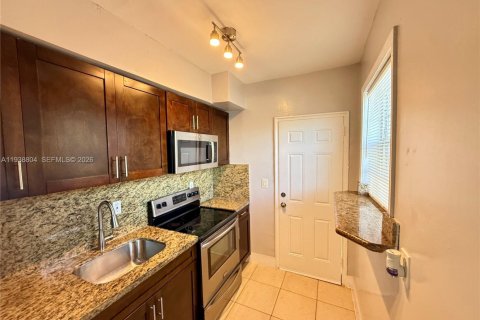 Condo in Miami Beach, Florida, 1 bedroom  № 1996461 - photo 4