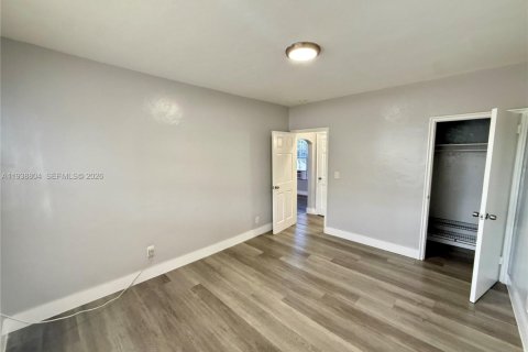 Condo in Miami Beach, Florida, 1 bedroom  № 1996461 - photo 9