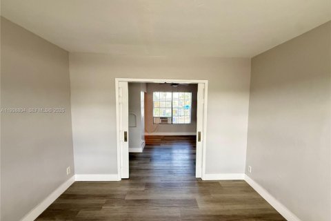 Condo in Miami Beach, Florida, 1 bedroom  № 1996461 - photo 2