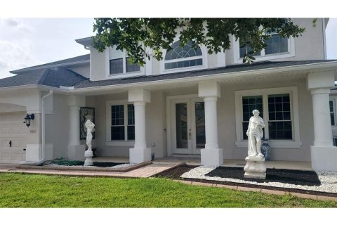 House in Kissimmee, Florida 7 bedrooms, 383.97 sq.m. № 2359379 - photo 4