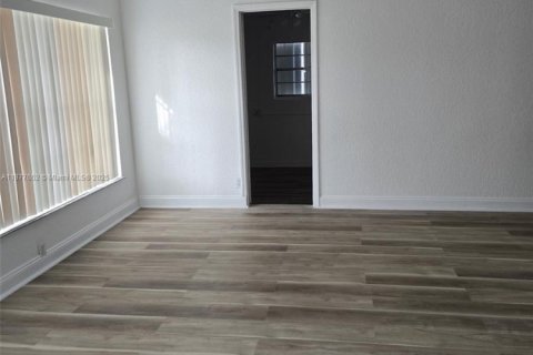 House in Boca Raton, Florida 2 bedrooms, 87.14 sq.m. № 1922700 - photo 1