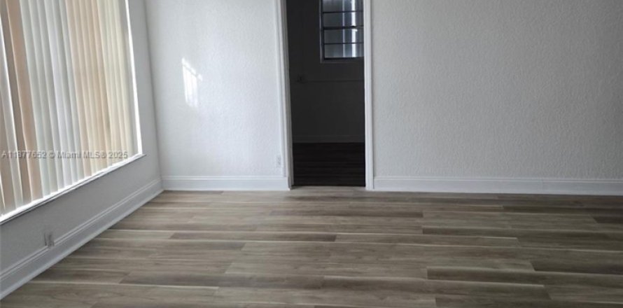 House in Boca Raton, Florida 2 bedrooms, 87.14 sq.m. № 1922700