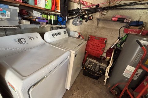 Снять в аренду таунхаус в Майами, Флорида 2 спальни, 86.4м2, № 2036401 - фото 14