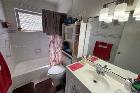 Снять в аренду таунхаус в Майами, Флорида 2 спальни, 86.4м2, № 2036401 - фото 15