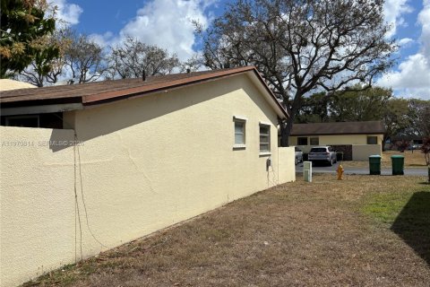 Снять в аренду таунхаус в Майами, Флорида 2 спальни, 86.4м2, № 2036401 - фото 6