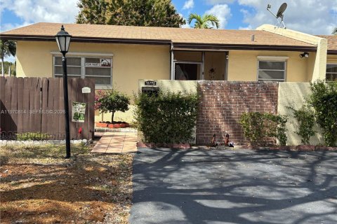 Снять в аренду таунхаус в Майами, Флорида 2 спальни, 86.4м2, № 2036401 - фото 18