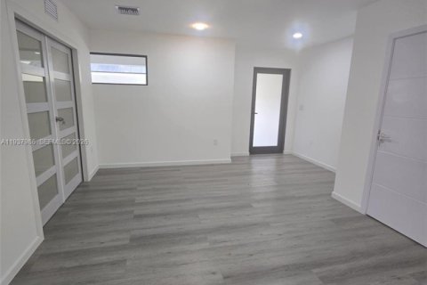 Townhouse in Florida City, Florida 4 bedrooms, 162.02 sq.m. № 1995747 - photo 6