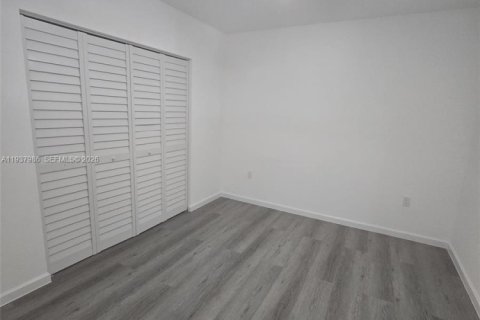 Townhouse in Florida City, Florida 4 bedrooms, 162.02 sq.m. № 1995747 - photo 9