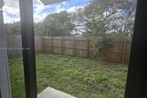 Townhouse in Florida City, Florida 4 bedrooms, 162.02 sq.m. № 1995747 - photo 16