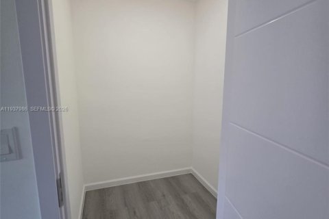 Townhouse in Florida City, Florida 4 bedrooms, 162.02 sq.m. № 1995747 - photo 7