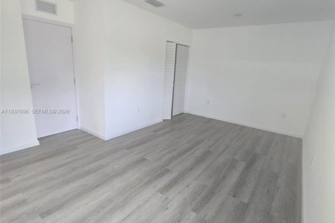 Townhouse in Florida City, Florida 4 bedrooms, 162.02 sq.m. № 1995747 - photo 8