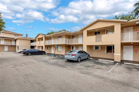 Condominio en Hialeah, Florida, 3 dormitorios  № 2010737