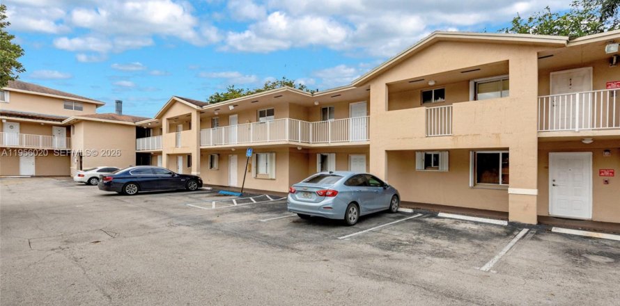 Condominio en Hialeah, Florida, 3 dormitorios  № 2010737