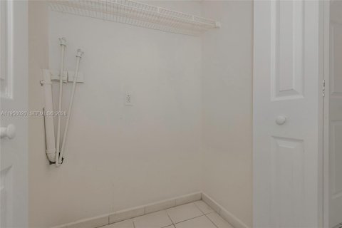 Condominio en venta en Hialeah, Florida, 3 dormitorios, 100.24 m2 № 2010737 - foto 10