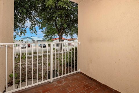 Condominio en venta en Hialeah, Florida, 3 dormitorios, 100.24 m2 № 2010737 - foto 5