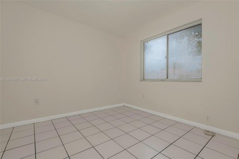 Condominio en venta en Hialeah, Florida, 3 dormitorios, 100.24 m2 № 2010737 - foto 15