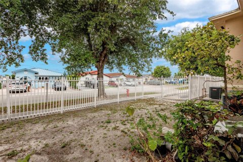 Condominio en venta en Hialeah, Florida, 3 dormitorios, 100.24 m2 № 2010737 - foto 6