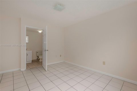 Condominio en venta en Hialeah, Florida, 3 dormitorios, 100.24 m2 № 2010737 - foto 11