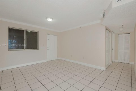 Condominio en venta en Hialeah, Florida, 3 dormitorios, 100.24 m2 № 2010737 - foto 7