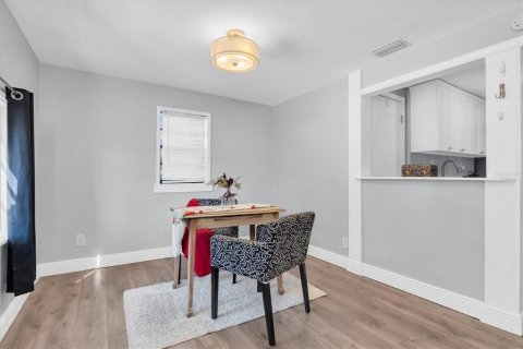 Casa en venta en Saint Petersburg, Florida, 2 dormitorios, 75.81 m2 № 2225289 - foto 4