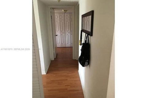 Condo in Miami, Florida, 2 bedrooms № 2060123 - photo 10