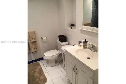 Condo in Miami, Florida, 2 bedrooms № 2060123 - photo 4